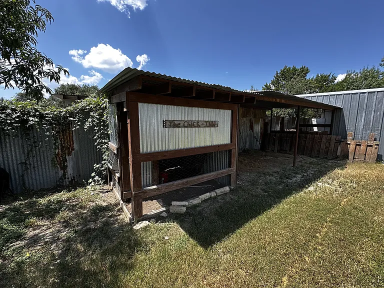 150 Winchester Rd — Photo 5