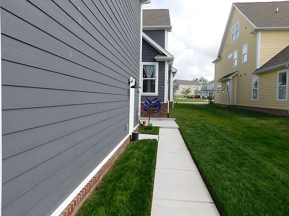 4th image of 2004 Rockhurst Dr