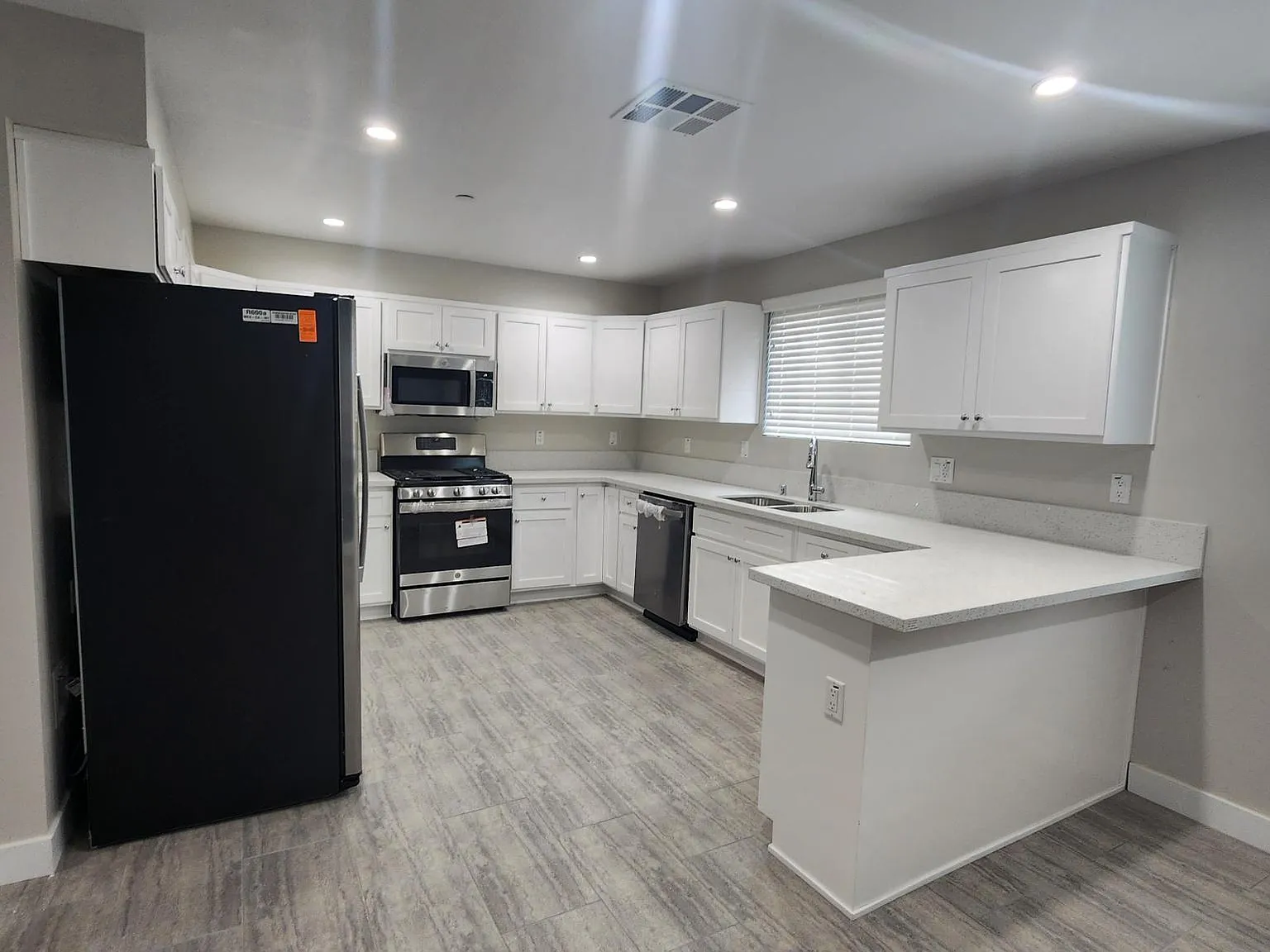 2 bed, 2.5 bath, 1050 sqft, $2,800 — Photo 2