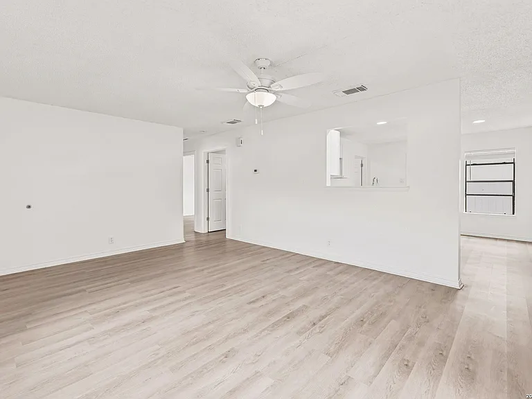 402 Tedder St — Photo 11
