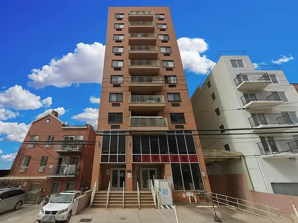 3138 137th St APT 5A, Flushing, NY 11354