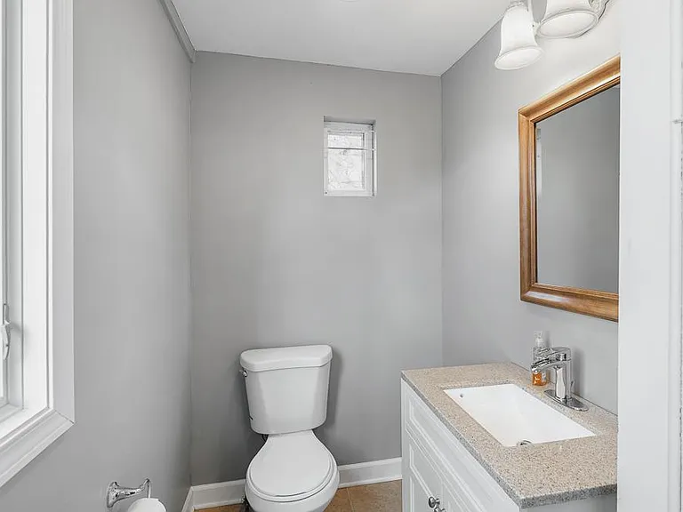 2404 Ridge Ave — Photo 9