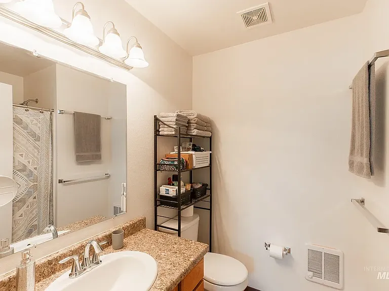 606 606/608 N Mountain View Rd — Photo 11