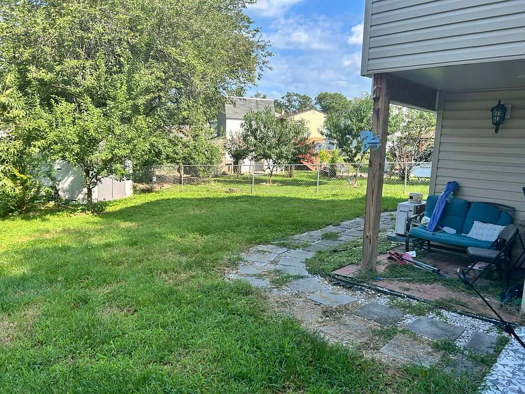 2 bed, 1000 sqft, $2,200 — Photo 4