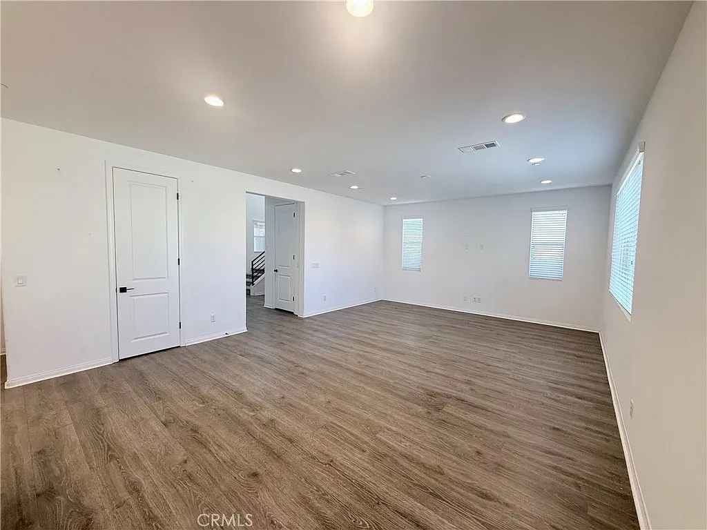 4 bed, 2780 sqft, $3,600 — Photo 3