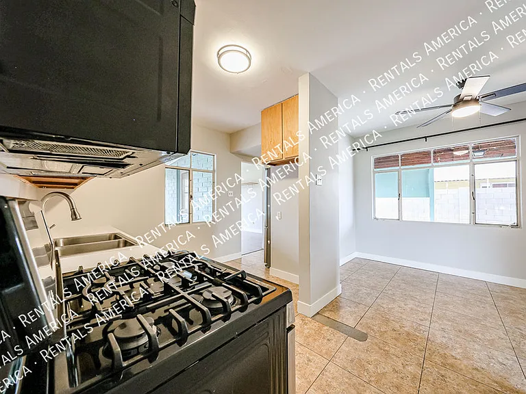 1723 W Indianola Ave — Photo 12