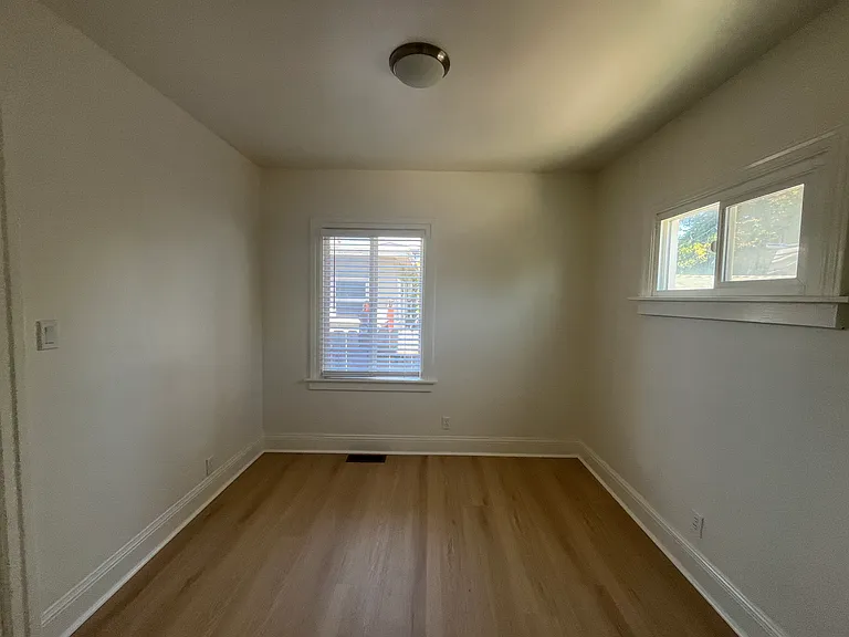 529 Stannage Ave — Photo 9