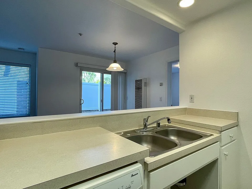 3053 S Higuera St #6