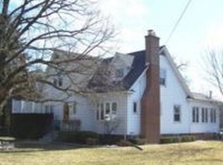 1630 N Riverside Dr, McHenry, IL 60050