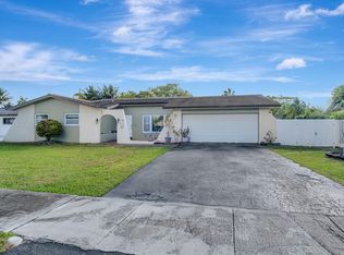 2621 SW 98th Ave, Miami, FL 33165
