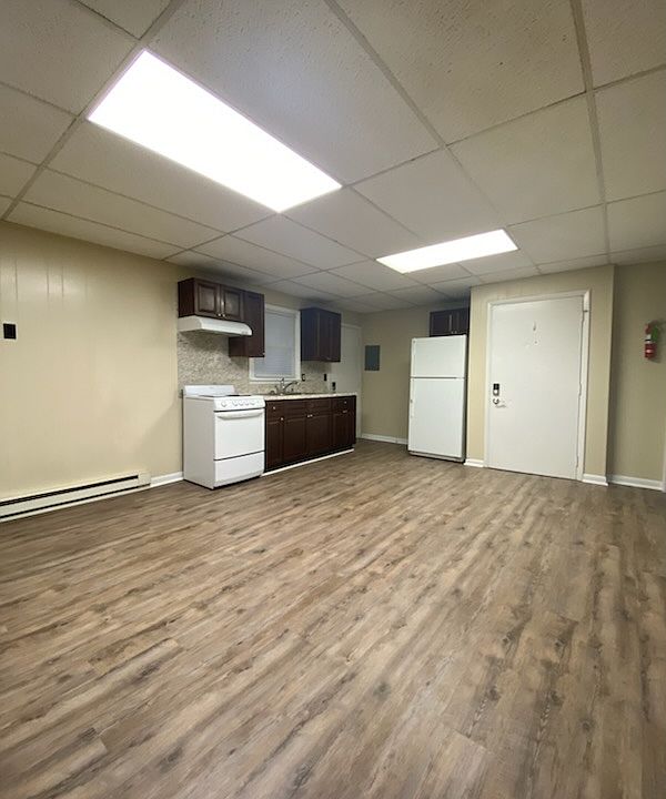 1st image of 206 High St #3