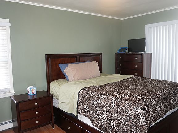 5th image of 36 Rockaway Ave