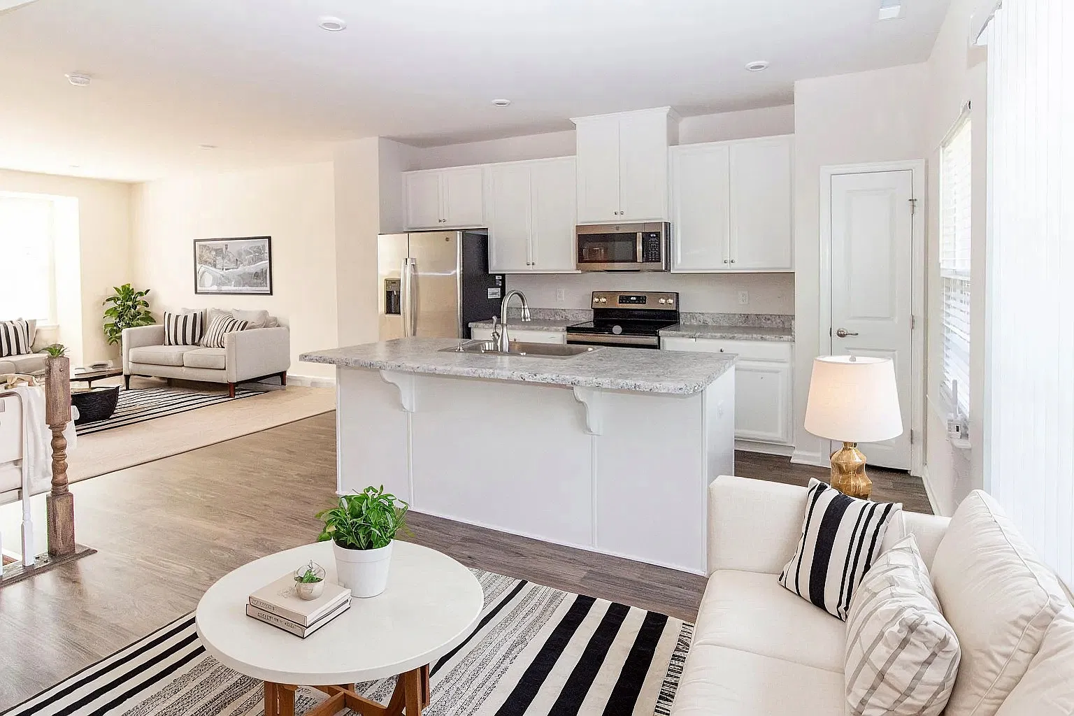 3 bed, 2.5 bath, 1752 sqft, $1,800 — Photo 3
