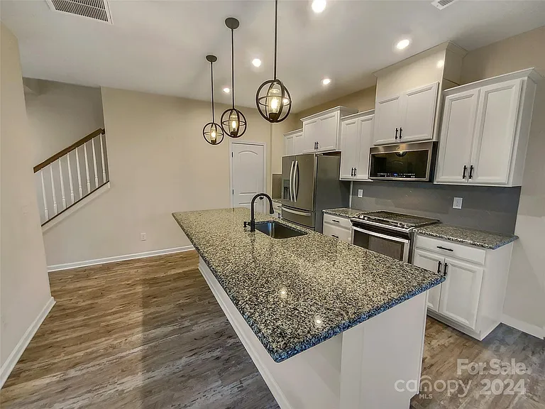 11052 Chalkbark Ln — Photo 5