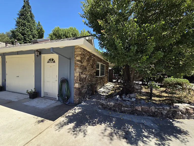 156B Clearview Pl — Photo 2