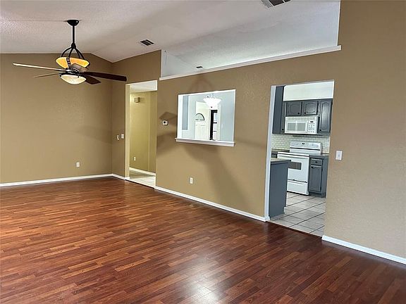 4th image of 1240 SW 133rd St