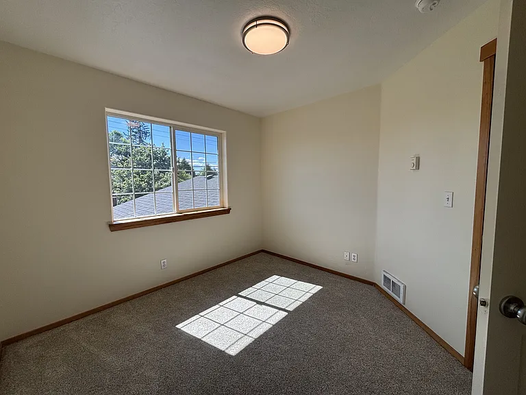 610 Maple St #MAIN — Photo 32