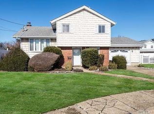 2621 Dianne Ct, East Meadow, NY 11554