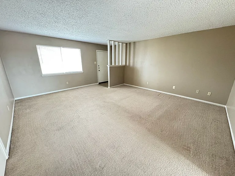 2202 Hunt Dr — Photo 3