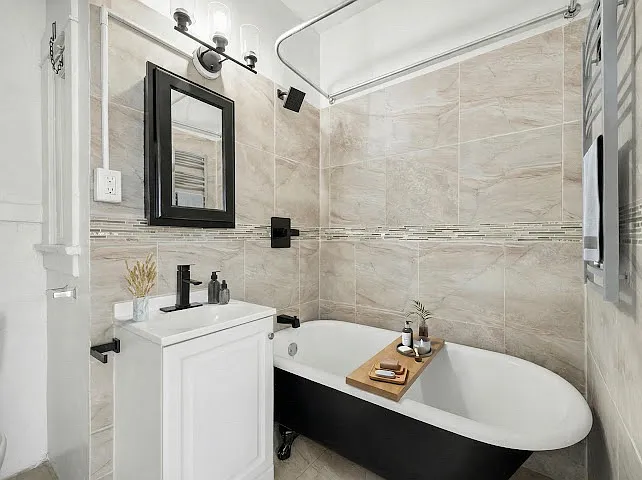623 E Broadway #5 — Photo 3