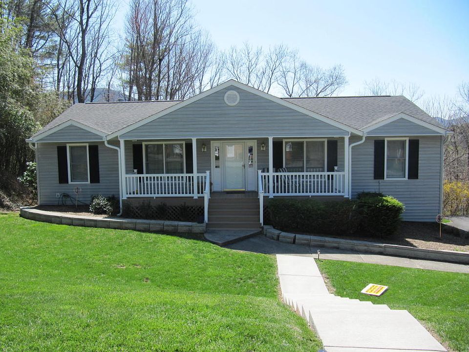 1st image of 4128 Woodridge Dr