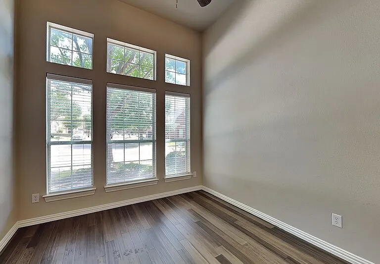 2120 Stone Creek Dr — Photo 12