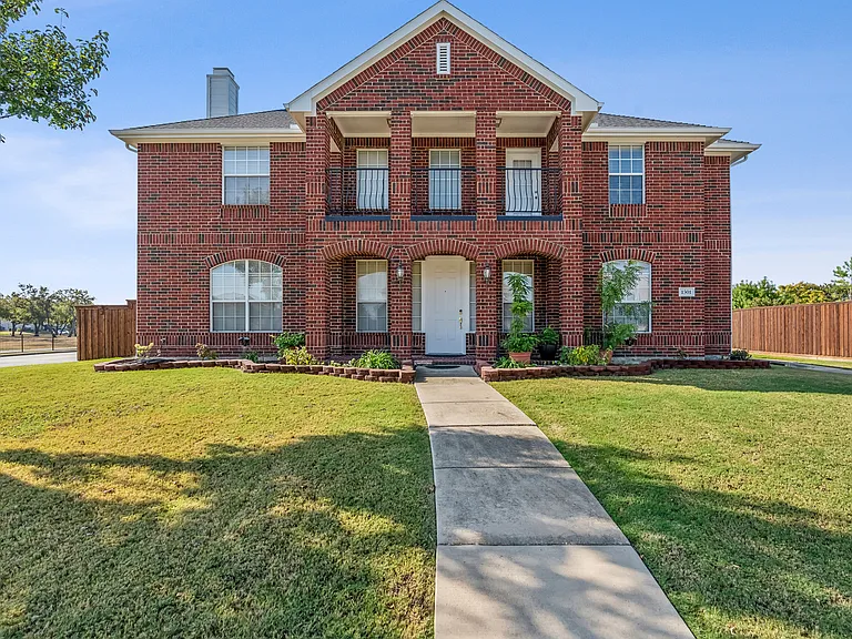 1501 Ector Dr — Photo 1