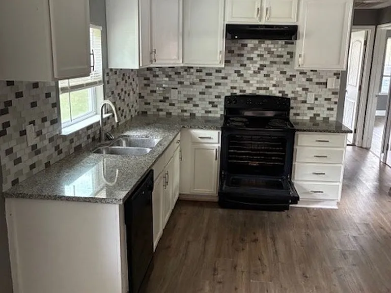 1126 Park Cir — Photo 13