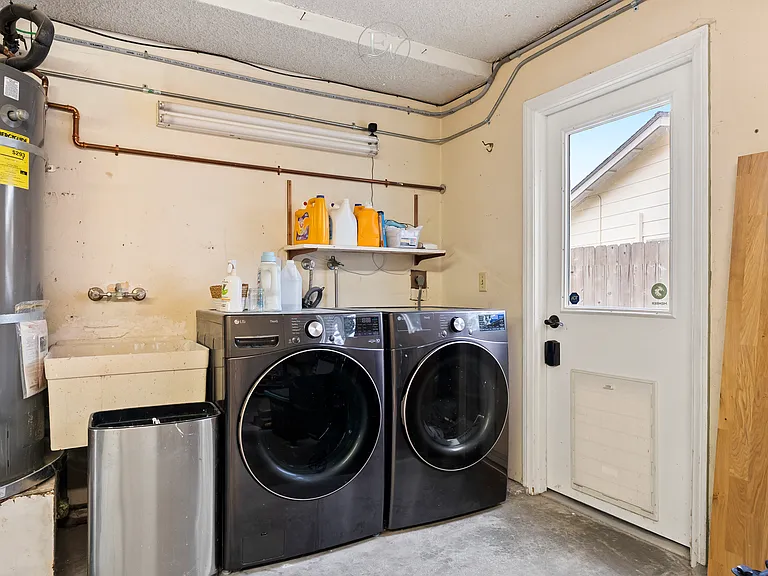 8536 Cliffridge Ave — Photo 30