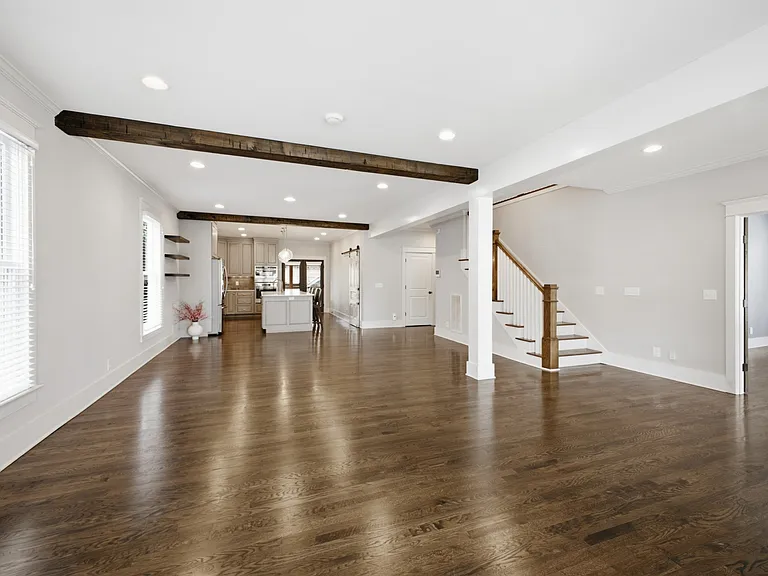 1102 Caldwell Ave — Photo 92