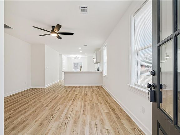 4th image of 3717 E Mallory Ave