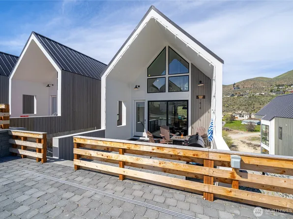 1414 Cottage Lane, Chelan, WA 98816