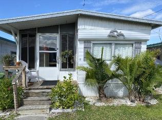 8 Poinsettia Ln, Bradenton, FL 34208