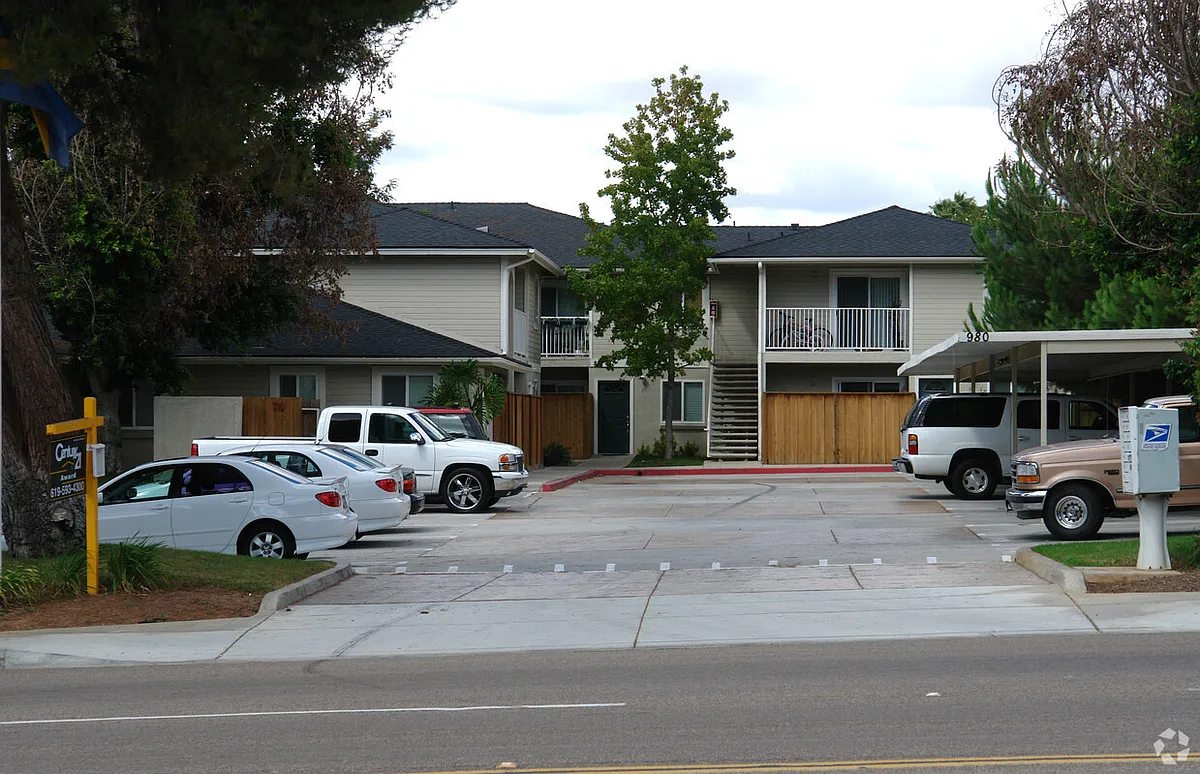 Carport Parking. Total of 9 units in building. - 980 E Chase Ave E #1
