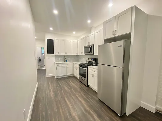 Rented by Papp Realty | media 10