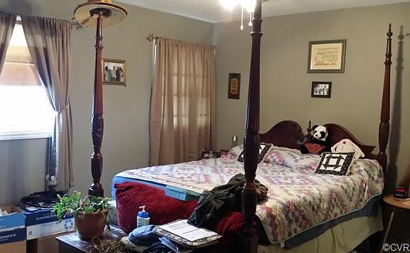 2nd image of 940 Bradley Ln