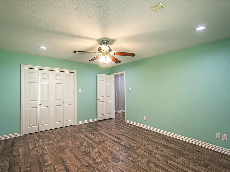17615 Swansbury Dr — Photo 42