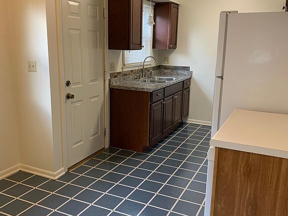 3rd image of 2647 Mansfield Dr #2647