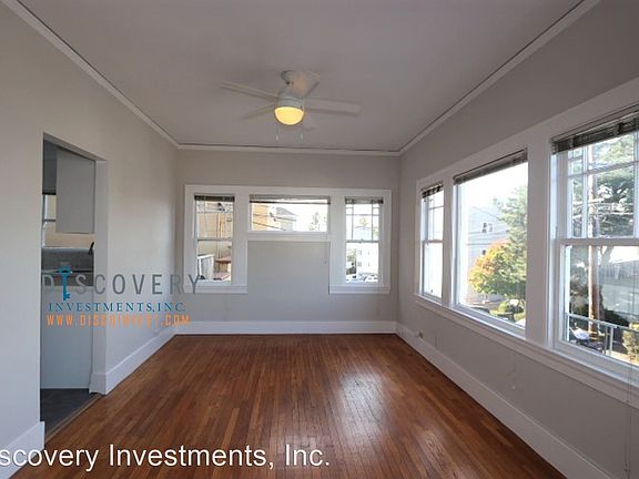 5th image of 420 Wayne Ave APT 1