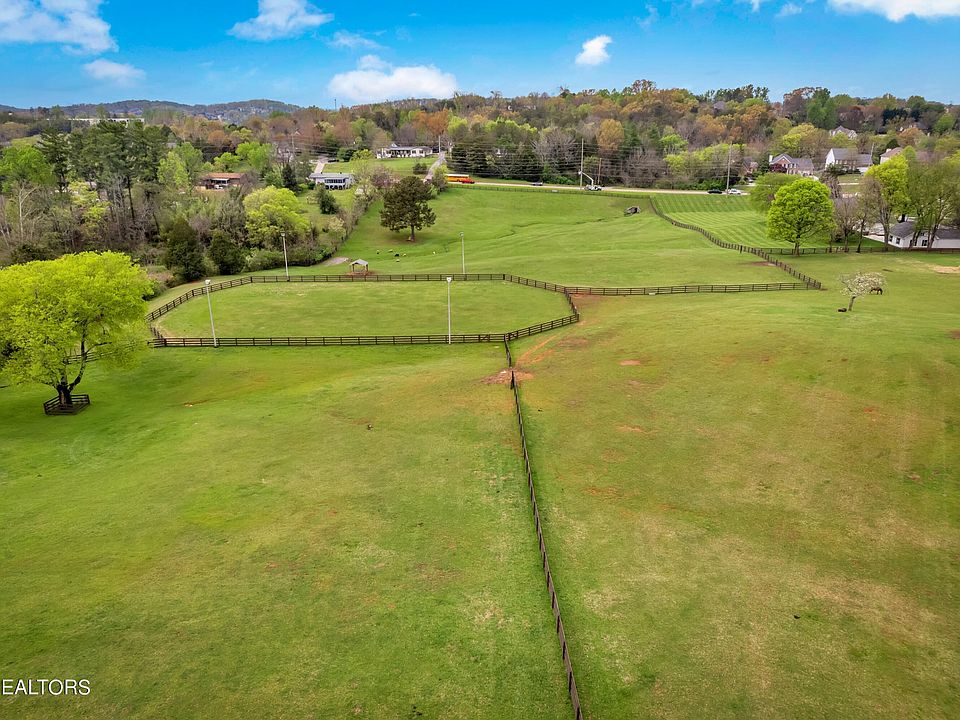 2nd image of 1111 Clover Hill Ln