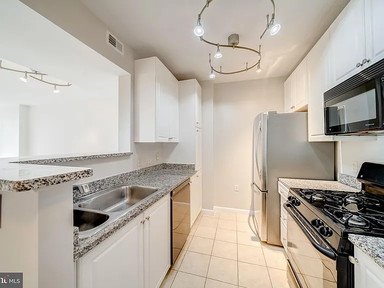851 N Glebe Rd #1903 — Photo 27