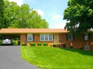 502 Lawndale Dr, Pearisburg, VA 24134