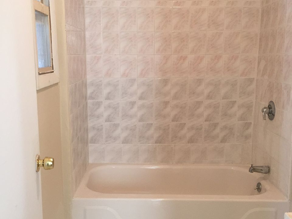 2nd image of 502 Bond St #2