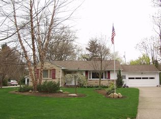 2940 Ivanhoe Rd, Stow, OH 44224