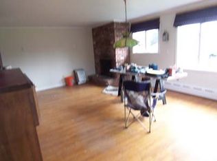 6 Maidford River Rd, Middletown, RI 02842