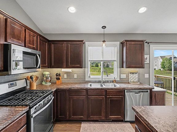 3rd image of 5290 Crestfield Ln