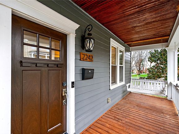 4th image of 2242 Ivy Ave