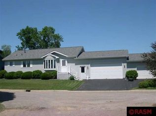 229 Laclaire St, Lake Crystal, MN 56055