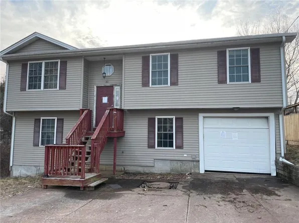 26-28 Ophelia St, Providence, RI 02909