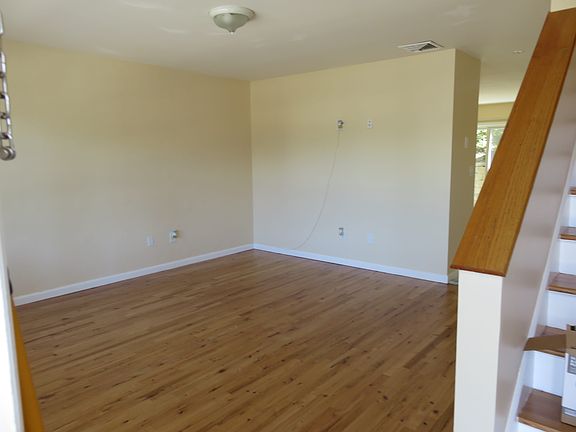 3rd image of 60 Dartmouth Ave